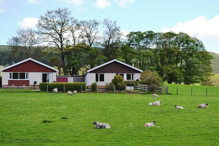 Log cabin for 6 people, with garden in Pooley Bridge