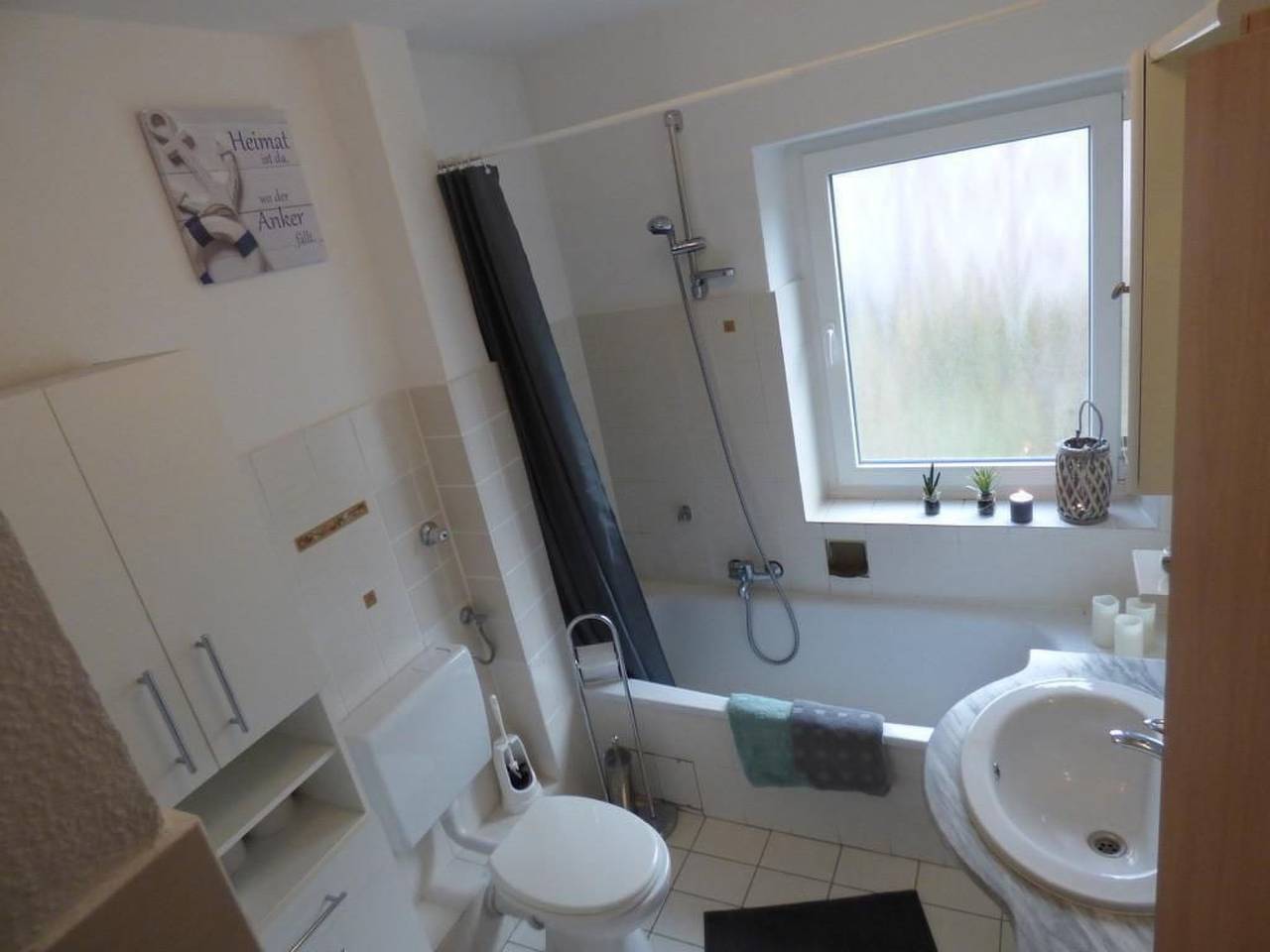 Ganze Wohnung, Große Ferienwohnung in Voslapp mit Garten in Voslapp, Wilhelmshaven