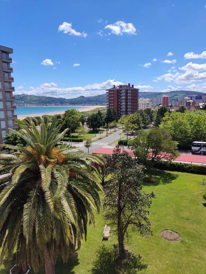 Apartamento para 4 personas, con Balcón y Terraza además de Jardín y Vistas en Laredo