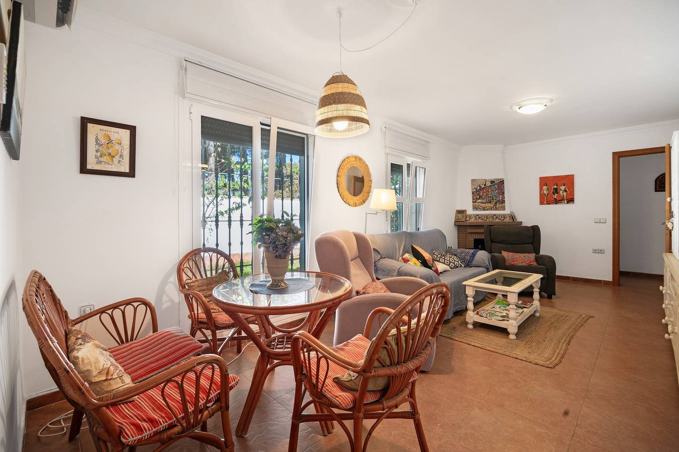 Villa 'El Limonar' con piscina compartida, Wi-Fi y aire acondicionado in Playa La Barrosa, Chiclana de la Frontera