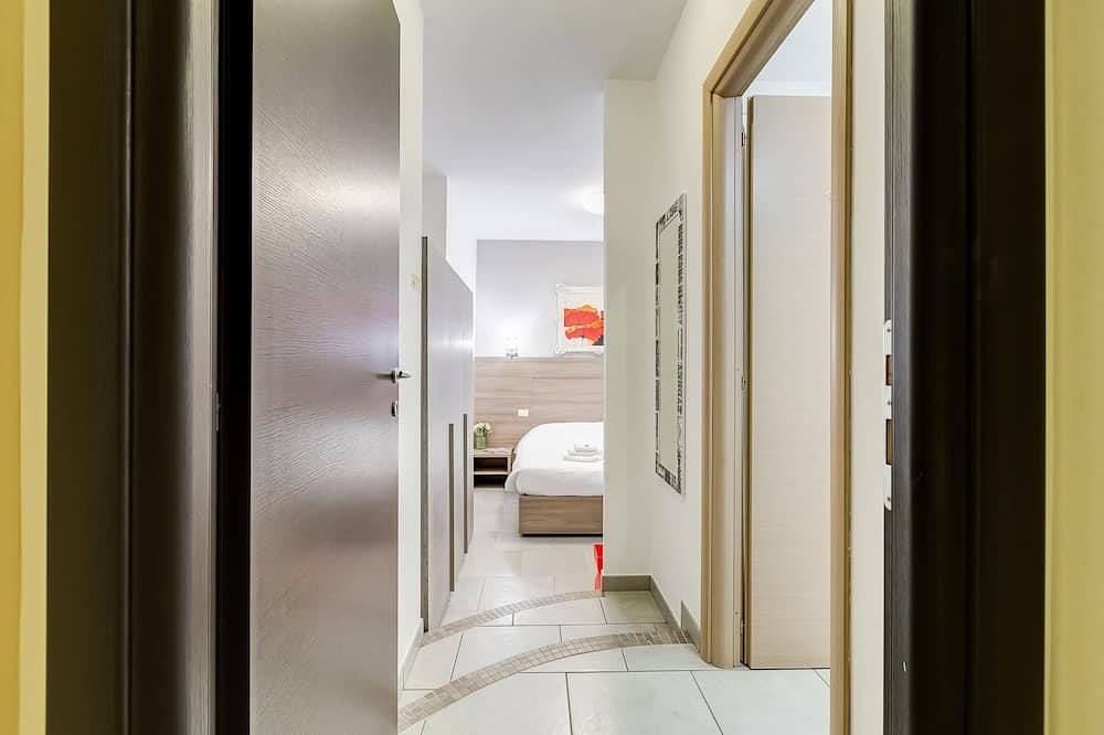 Elegant room, just renovated, facing the Metro, a stone's throw from San Pietro in Roma, Provincia de Roma