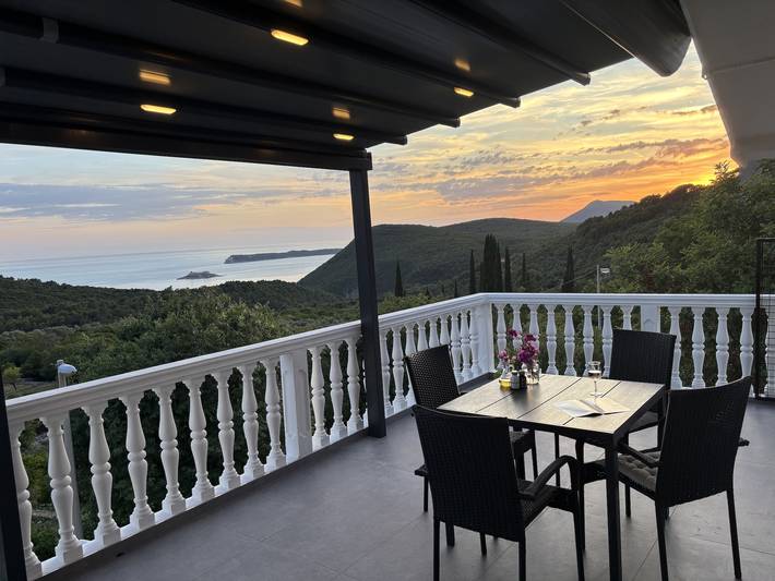 Vakantieappartement voor 4 personen, with Uitzicht op zee and Balkon/Terras as well as Uitzicht in Montenegro