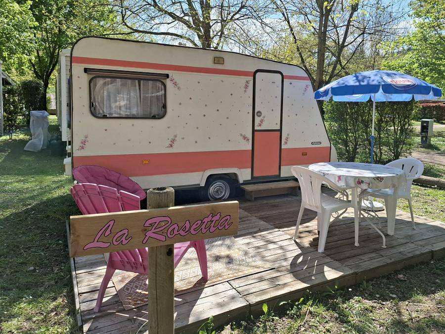 Camping de Retourtour - Wohnwagen 2 personen - „Rosetta“ oder „Violetta“ – ohne Sanitäranlagen in Lamastre, Parc naturel régional des Monts d'Ardèche