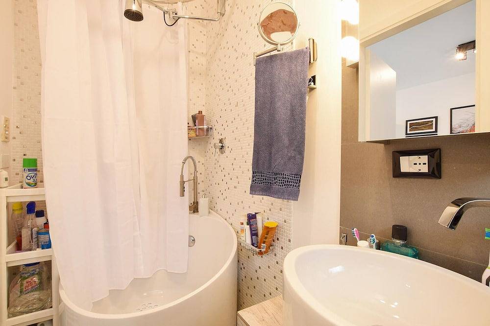 Apartamento entero, Acogedor apartamento en Castelletto di. in Brenzone, Montañas Garda