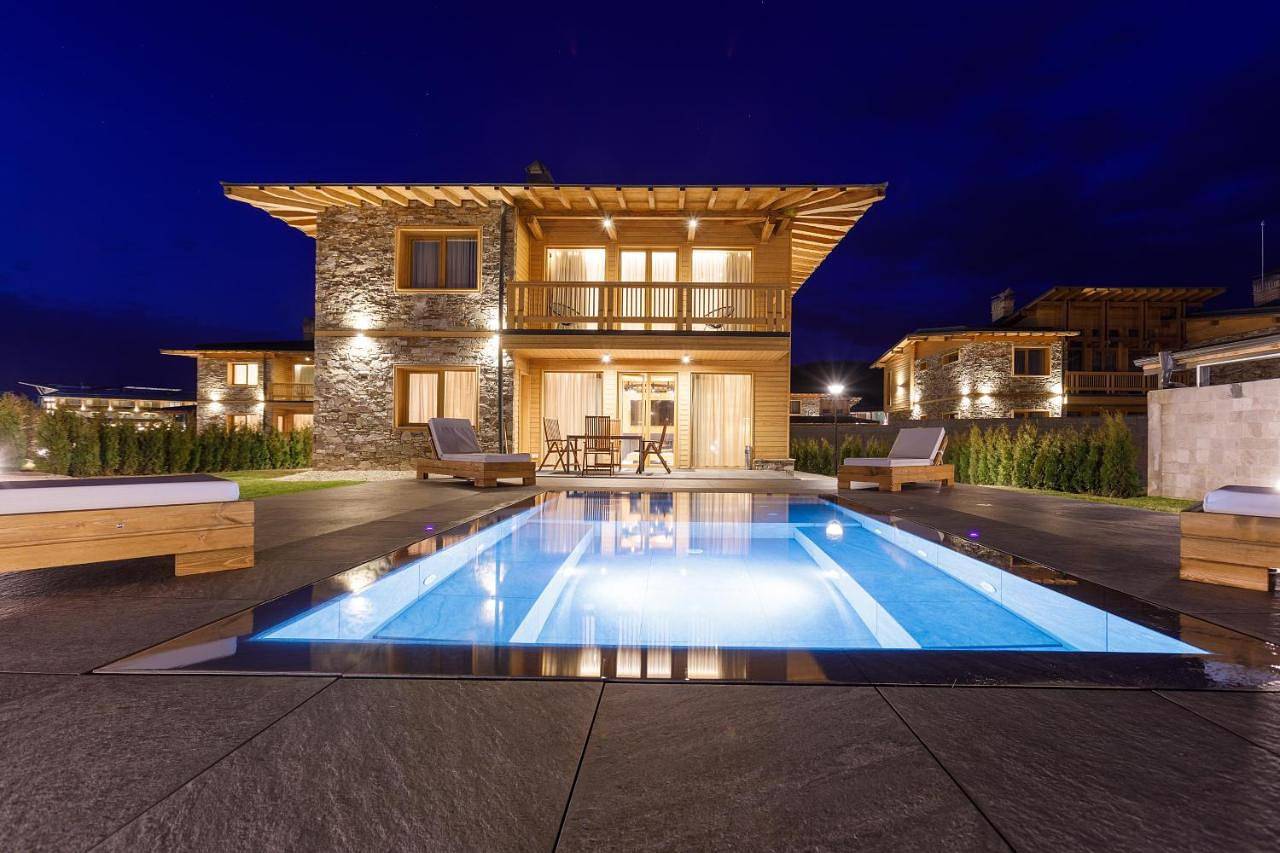 Villa with Private Pool in Pirin