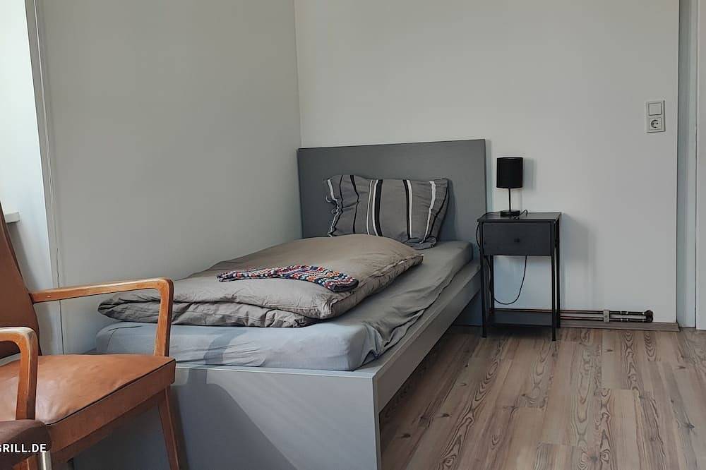 Ganze Wohnung, Monteuwohnung bei Würzburg bis 6 Persohnen mit großem Parkplatz/Wlan /Grill in Veitshöchheim, Fränkisches Weinland
