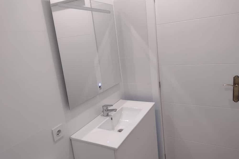 Ganze Wohnung, New Studio Near Famous Ramblas and Boqueria Market in Barcelona Zentrum, Barcelona