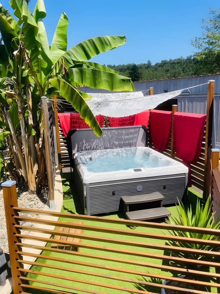 Location de vacances pour 2 personnes, avec jardin ainsi que jacuzzi et balcon à Sarlat-la-Canéda - 4