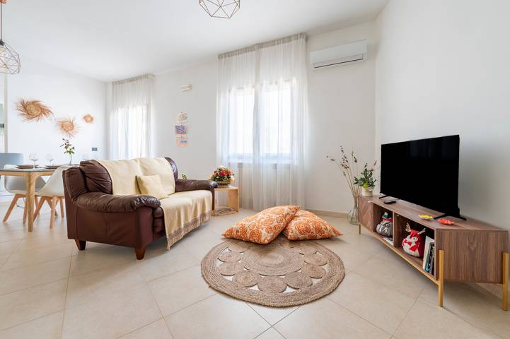Entire apartment, Apartment 'Casa Vacanza La Civetta' with Private Terrace, Balcony and Air Conditioning in Castri di Lecce, Lecce Province