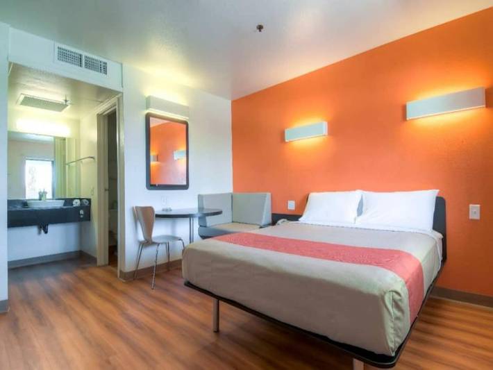 Entire apartment, 1 Queen Bed | Mini Fridge in Palm Springs, Coachella Valley