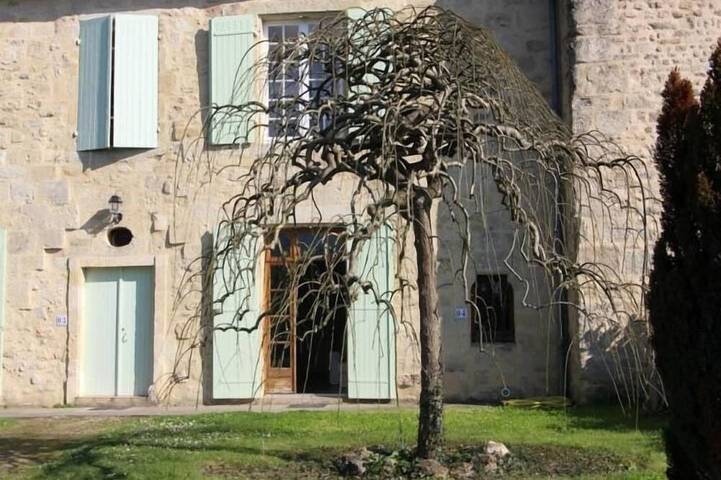 Gîte pour 5 personnes, avec jardin à Rimons