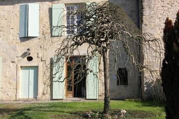 Gîte pour 5 personnes, avec jardin à Rimons