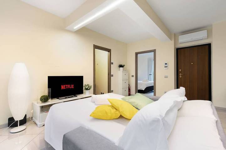 Appartement entier, [Two-room Central] Outdoor Space - Station 5' in Bergame, Province de Bergame