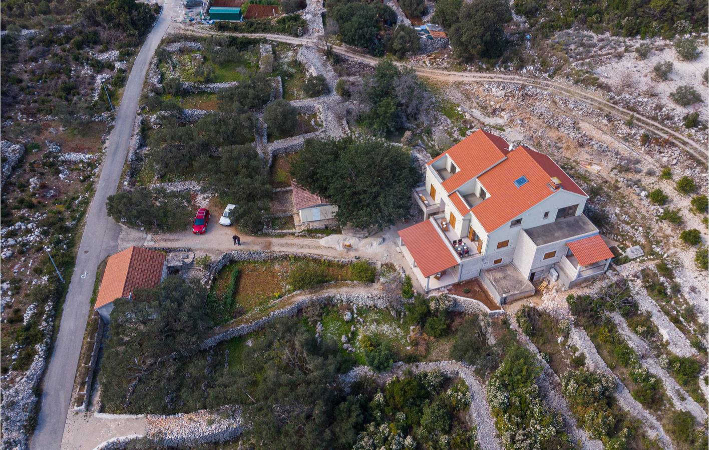 Geheel vakantieappartement, Gezellig appartement met terras, keuken en wifi – 2,5 km van het strand van Tri žala in Kneza, Korcula