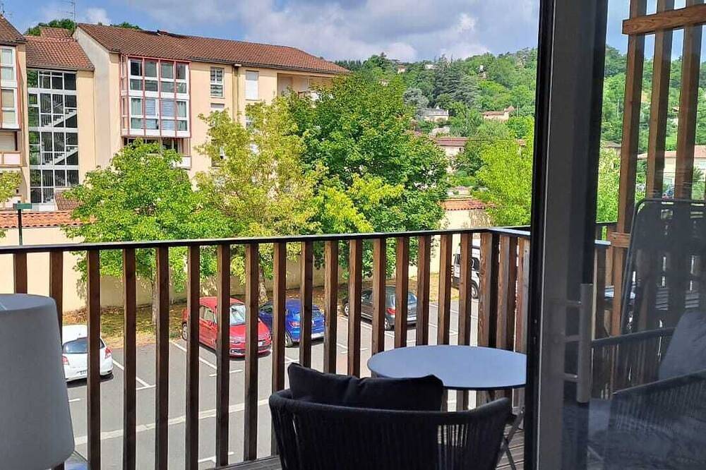 Apartamento entero, T2 new, great comfort, quartier les Carmes, Figeac in Figeac, Macizo Central