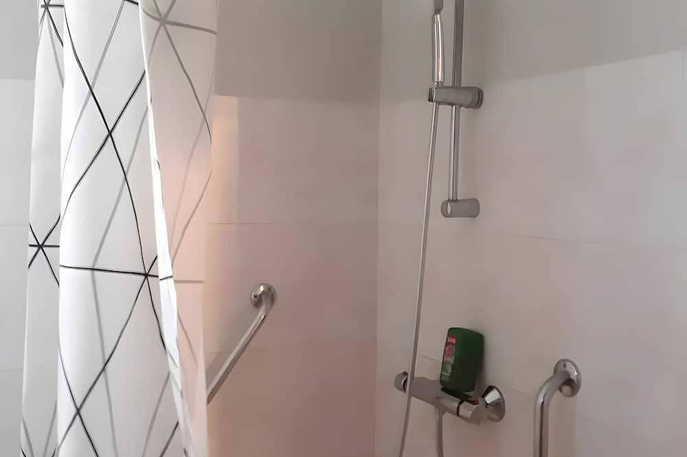 Chambre d’hôtes « La Ferme Du Marronnier » avec terrasse privée, jardin commun et Wi-Fi in Valence-d'Albigeois, Région d'Albi