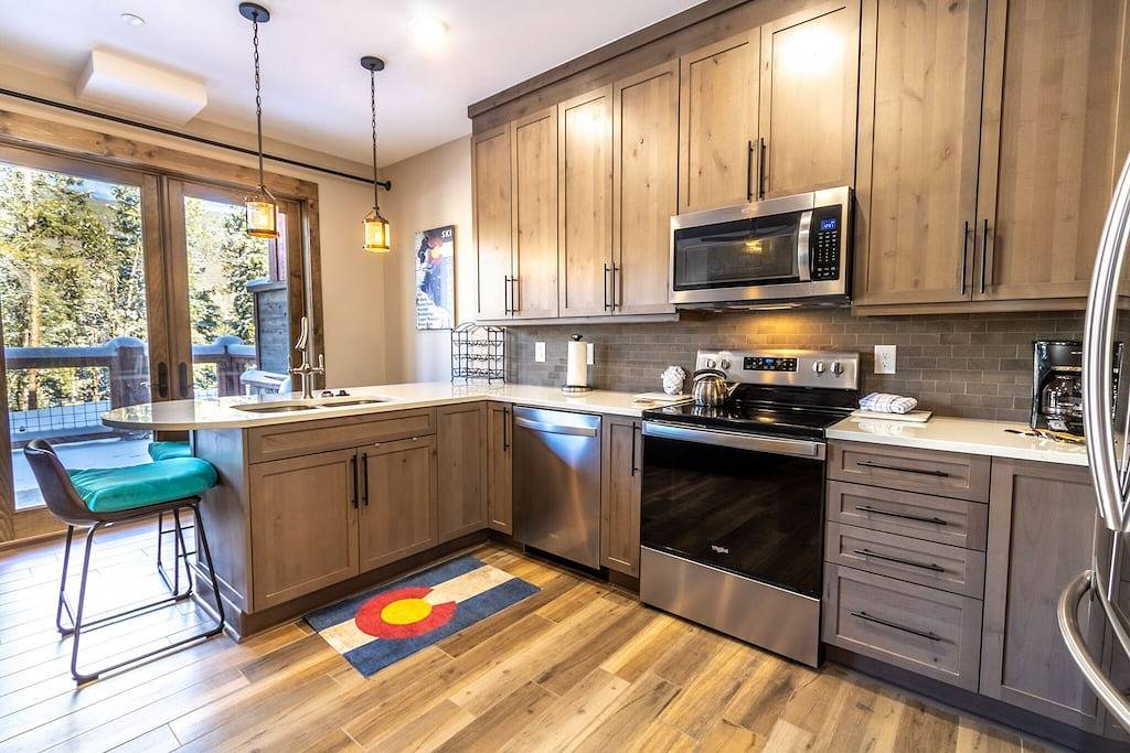 Ganze Wohnung, New Complex Close to Shuttle for Easy Access to Resort w/ Private Patio! in Arapahoe Basin