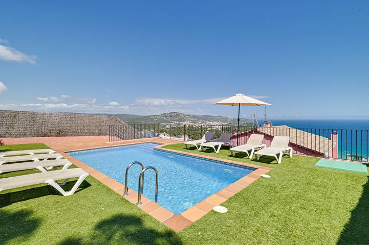 Villa for 10 people, with Balcony and Terrace in Blanes