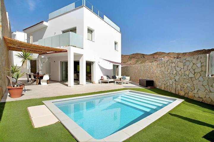 Villa voor 6 personen, with whirlpool and tuin as well as balkon in Pueblo de Tauro