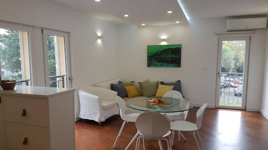 Apartament wakacyjny dla 4 osób, z balkon w Tivat