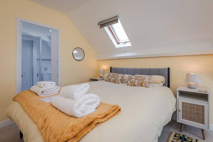 Chambre d’hôte pour 2 personnes, avec jardin ainsi que vue et terrasse, animaux acceptés à Ségur-le-Château - 4