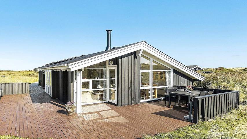 Ferieudlejning for 8 personer, med jacuzzi og pool såvel som sauna og terrasse i Lønstrup