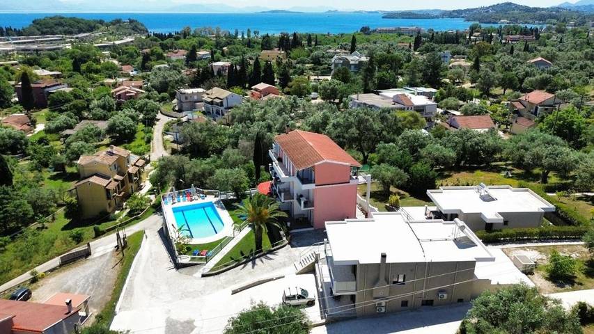 Appartamento per 4 persone, con Balcone e Terrazza nonché Giardino e Piscina a Ipsos