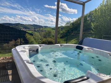 Gîte pour 15 personnes, avec jardin et jacuzzi à Saint-Vincent-de-Reins