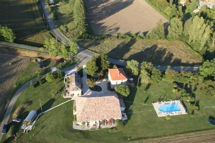 Gîte pour 23 personnes, avec jardin et piscine