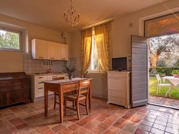 Ferienwohnung für 3 Personen, mit Garten und Pool in Pesaro