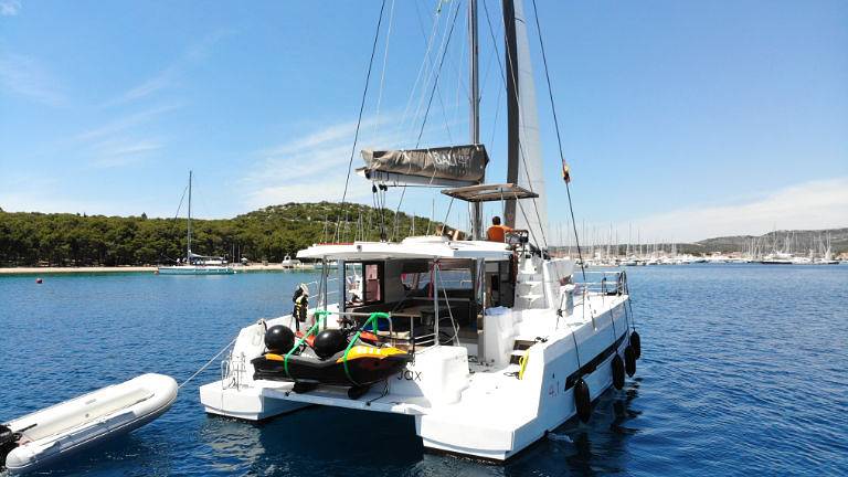 Boat for 8 people in England