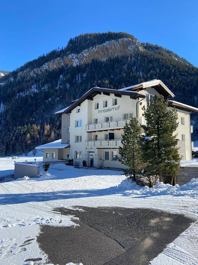 Ferienwohnung für 9 Personen, mit Balkon und Ausblick in Tösens