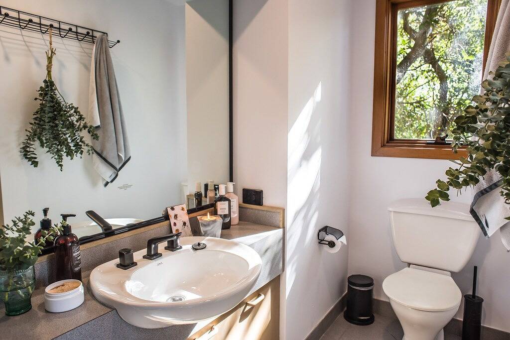 Riverfront 'Baumhaus' Escape (8 Staubloch Pt) in Sydney, New South Wales