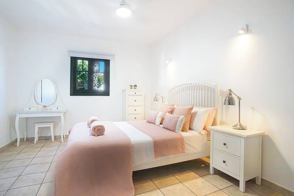 Villa Nicole, Macher, mit beheiztem Pool, Wlan und Panoramablick in Mácher, Tías