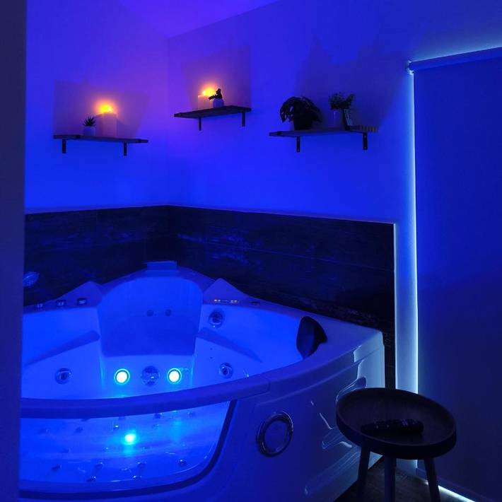 Location de vacances pour 3 personnes, avec jacuzzi à Saint-Rémy-de-Chargnat - 3