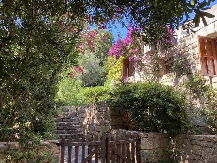 Ferienhaus für 7 Personen, mit Meerblick und Balkon/Terrasse sowie Garten und Ausblick in Cala di Volpe