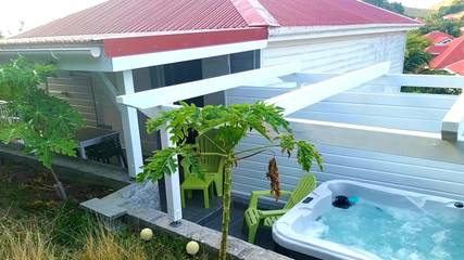 Gîte pour 6 personnes, avec jardin ainsi que terrasse et jacuzzi à Terre-de-Haut