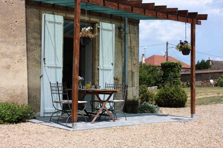 Gîte pour 4 personnes, avec jardin ainsi que piscine et vue, animaux acceptés à Fours