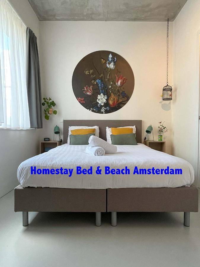 Geheel vakantieappartement, Double Room with Private Bathroom in Amsterdam Oost, Nederlandse kust