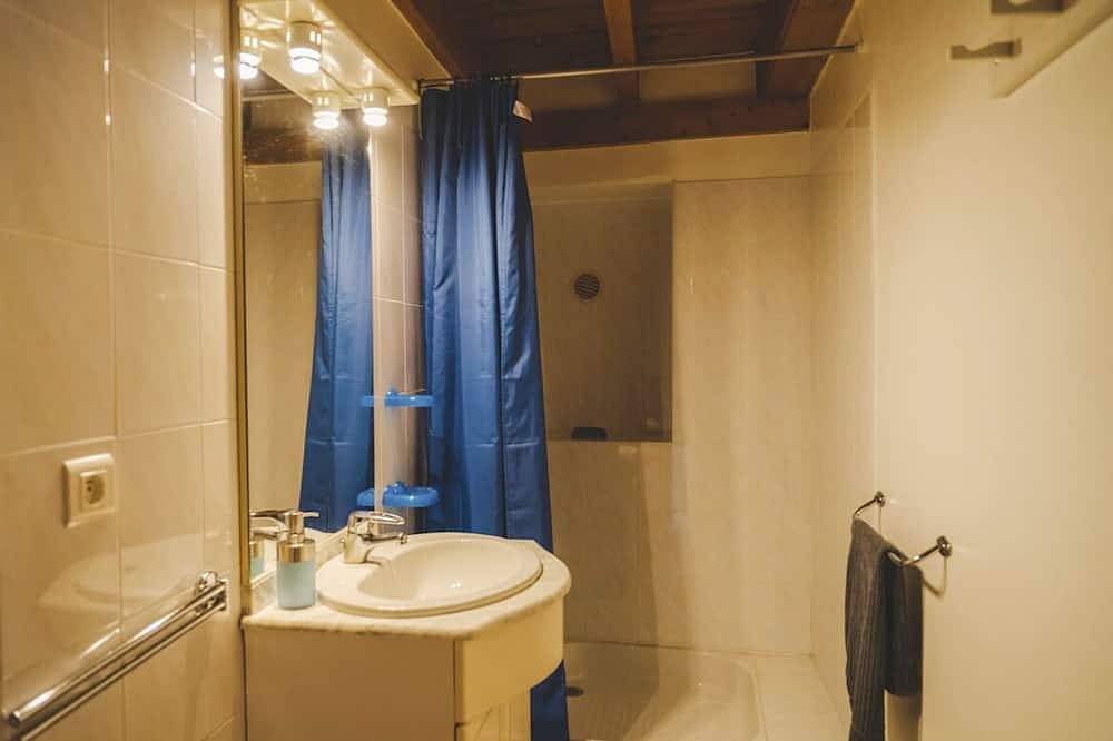 Gîte de charme au cœur des vignes – Piscine, Jacuzzi & Climatisation in Fressac, Parc national des Cévennes