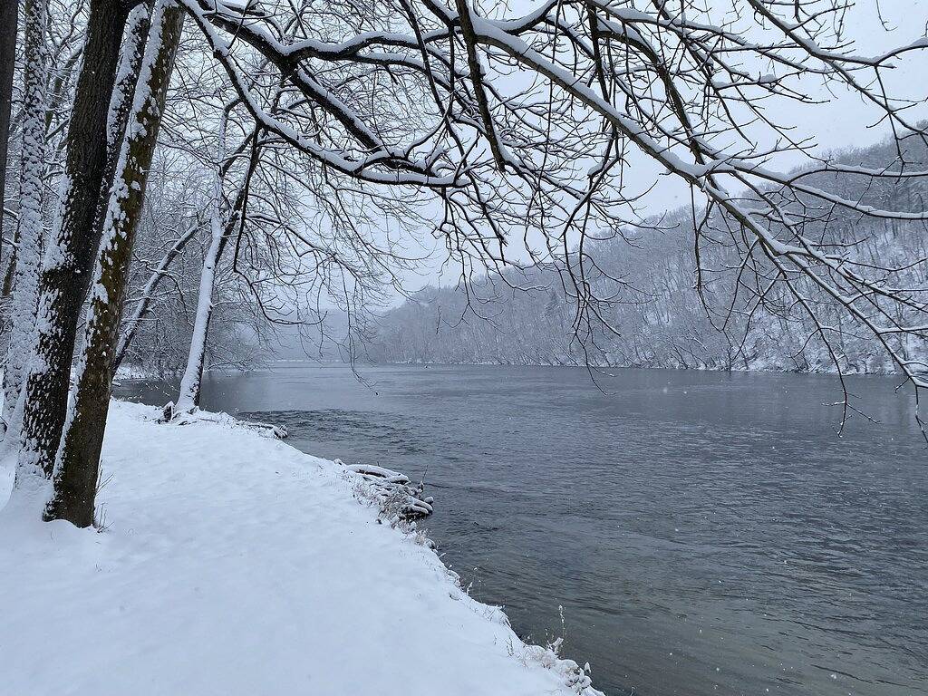 Bear Timbers log cabin on the Shenandoah River in Page County