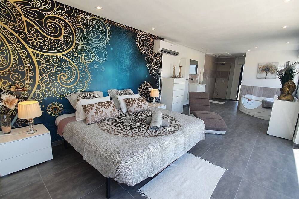 New! Villa moderne en front de mer avec immense piscine, jacuzzi, Barbacoa&vues in Las Marinas, Dénia