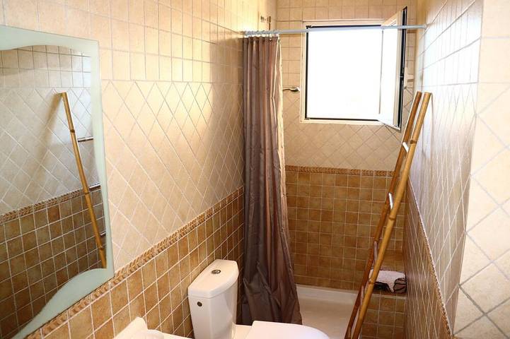 Gîte pour 4 personnes, avec terrasse et jardin à Figari - 3