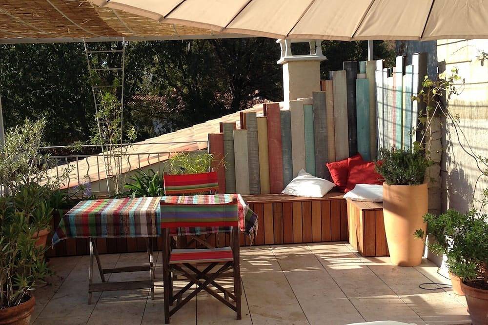 Appartement entier, Exceptional apartment with large terrace in sought-after conservation area in Uzès, Région de Nîmes