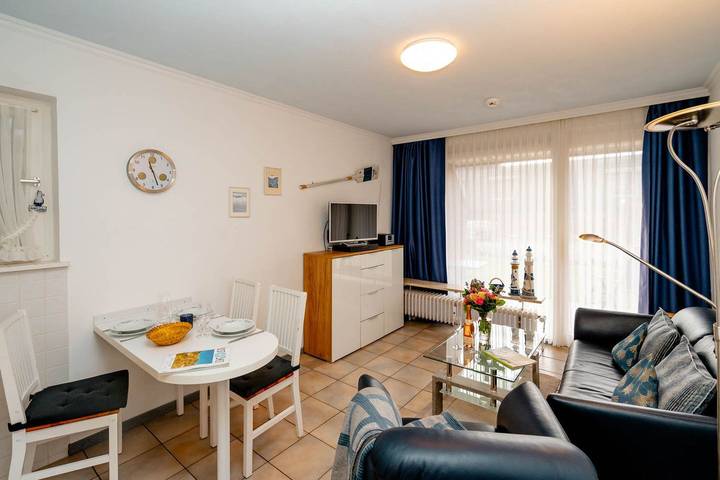 Ganze Wohnung, Ebenerdige  Sonnige   ruhige   Ferienwohnung im Herzen von Wenningstedt-Sylt in Nordfriesische Inseln (Schleswig-Holstein) (Schleswig-Holstein), Wenningstedt