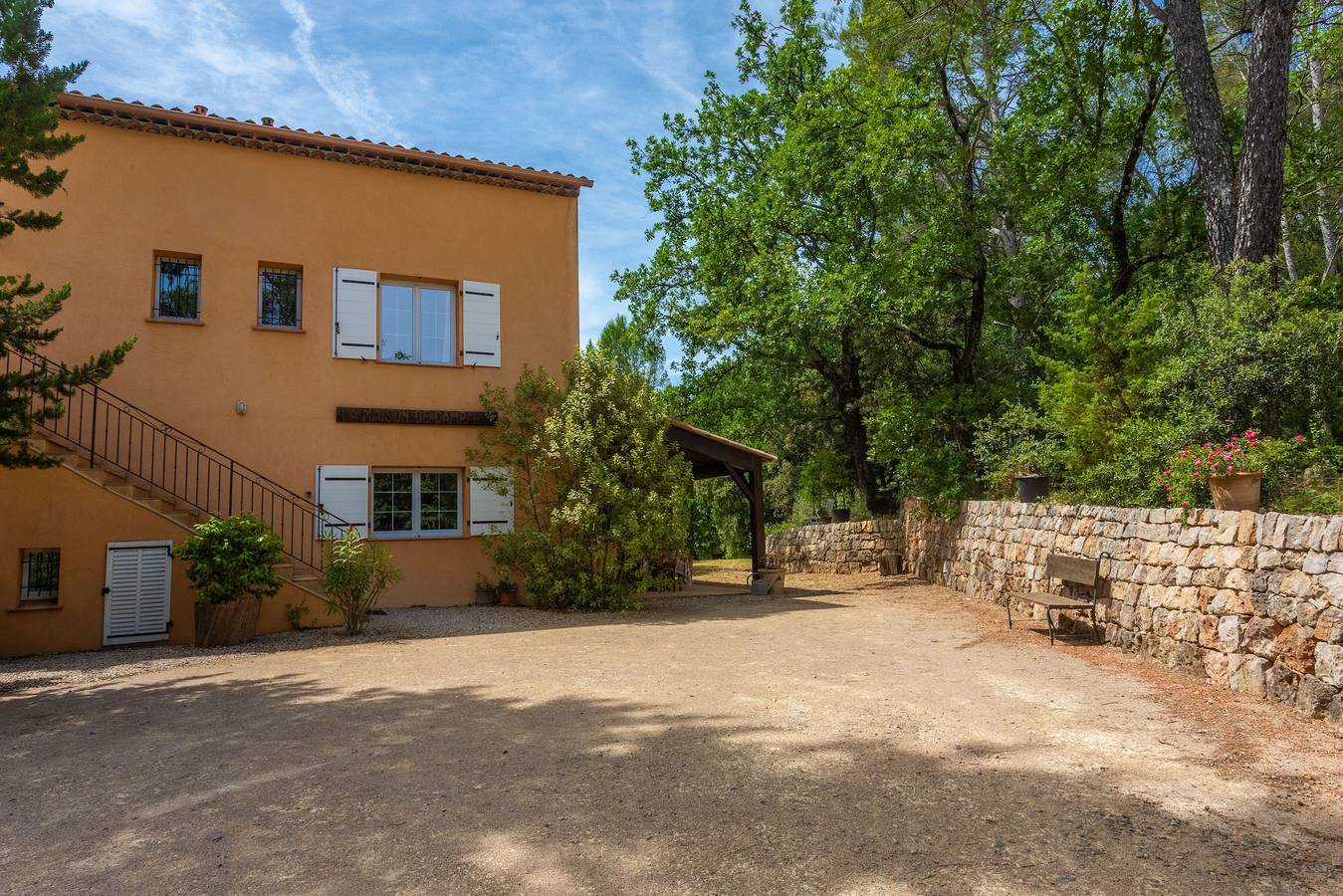 Bed & Breakfast 'Les Lilas' mit Gemeinschaftspool, Terrasse und Wlan in Carcès, Brignoles Region