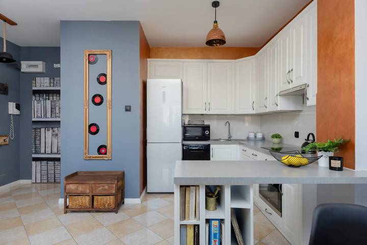 Ganze Wohnung, Cozy Apartment with Balcony | Quiet Neighborhood in Bielany, Warschau