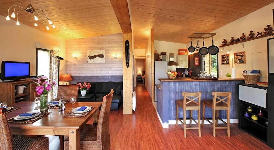 Location de vacances pour 6 personnes, avec jardin ainsi que piscine et jacuzzi à Roquetaillade - 4