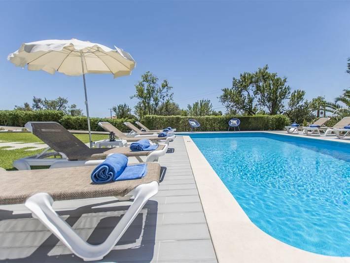 Location de vacances pour 12 personnes, avec piscine ainsi que jardin et balcon dans Boliqueime - 2
