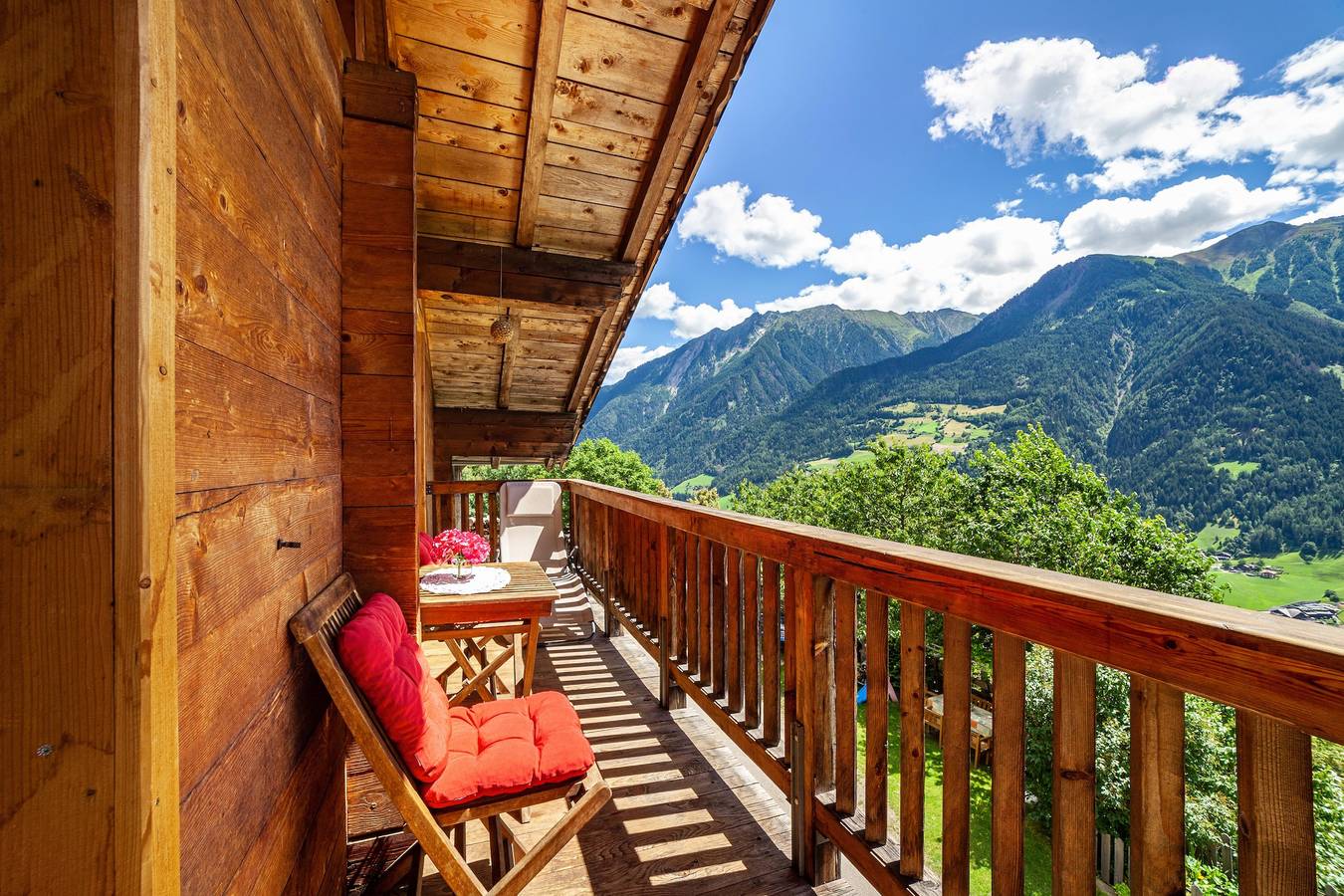 Entire apartment, Holiday Apartment 'Almbergerhof Wohnung Hirzer' with Mountain View and Balcony in Neuhaus (South Tyrol), St. Martin in Passeier